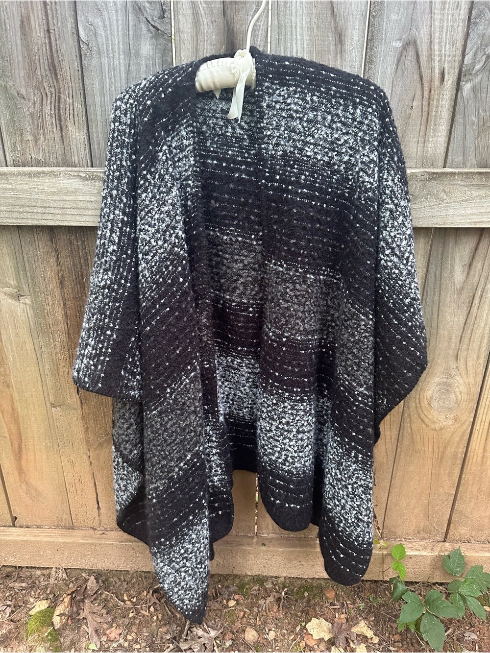 Woolrich black and white wrap